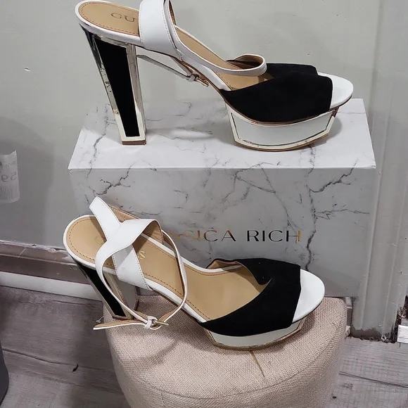 GUESS - Picture 1 of 10